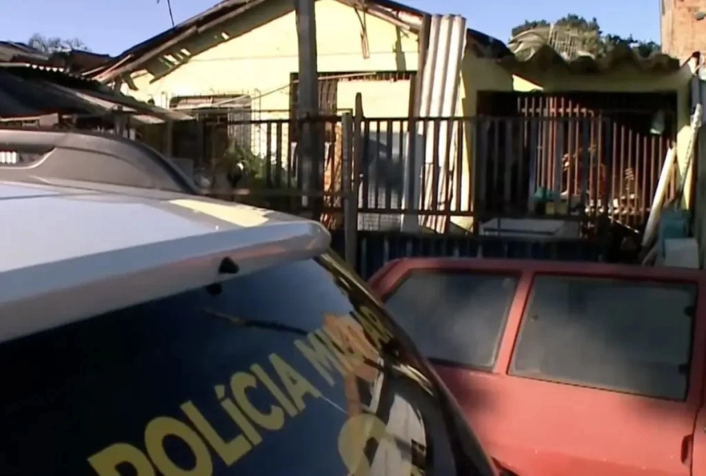 Homem tenta matar irmão a pauladas no Paraná; pais impediram