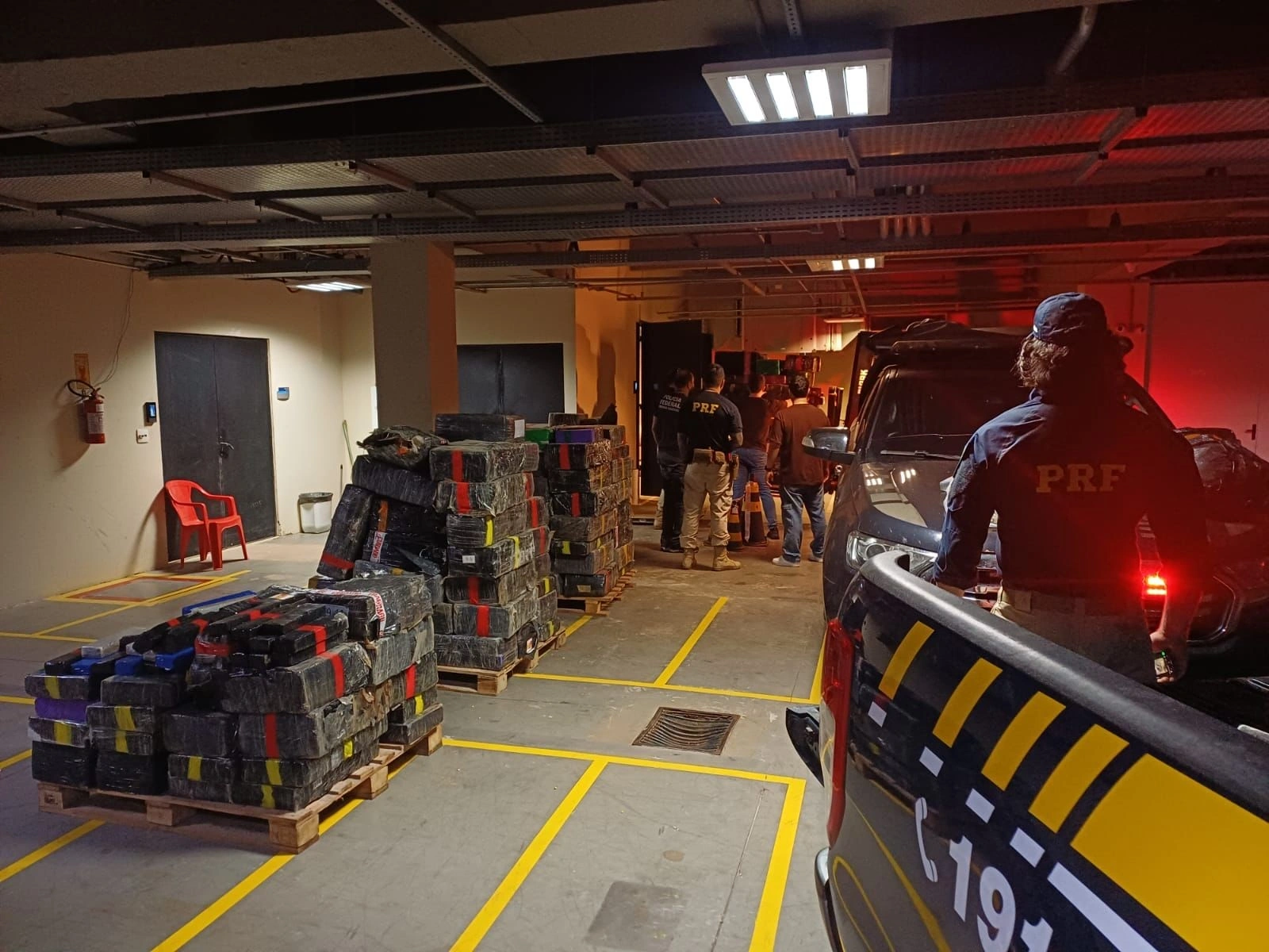 PRF apreende mais de 4 toneladas de maconha sobre carga de milho na BR-163, em Guaíra