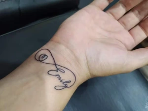 Vítima do PR que denunciou mulher presa por se passar por criança em SC tatuou nome falso usado pela suspeita