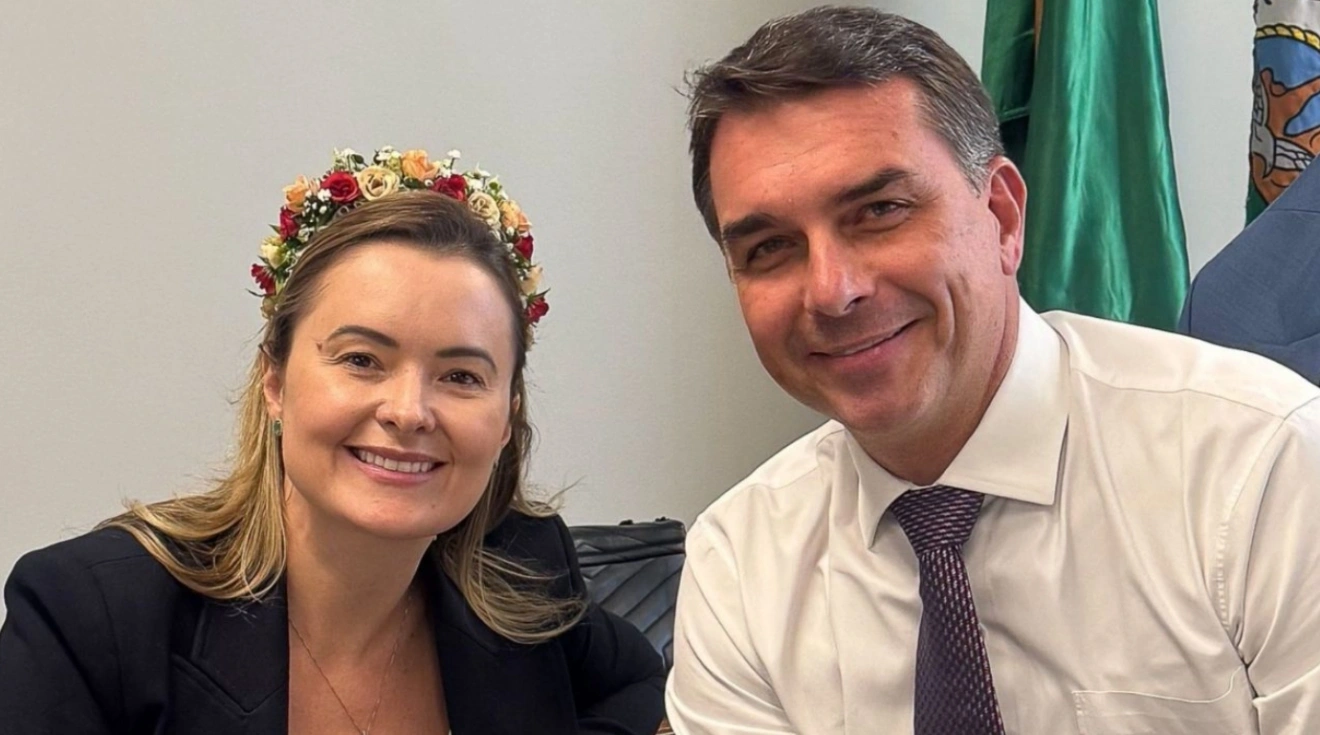 Eduardo Bolsonaro quer Júlia Zanatta vice na chapa de Flávio