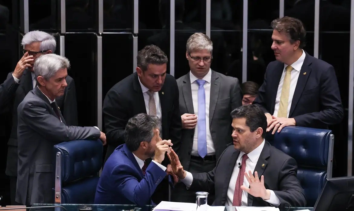 Mesmo com apelos do governo, pautas-bomba são aprovadas no Senado
