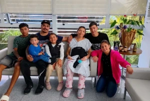 Mãe de 5 filhos recebe coração artificial em cirurgia custeada pelo SUS no Paraná