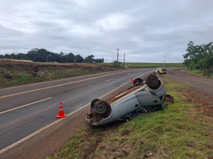 Capotamento na PRC-467 deixa cinco pessoas feridas em Marechal Cândido Rondon