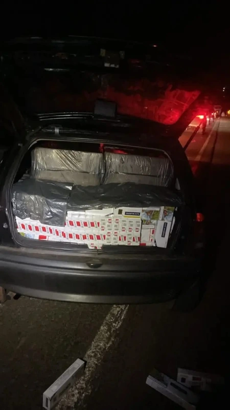Carro carregado com cigarros contrabandeados é apreendido próximo à balsa em Terra Roxa