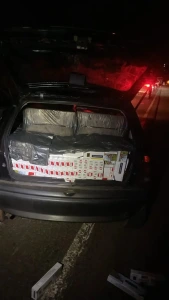 Carro carregado com cigarros contrabandeados é apreendido próximo à balsa em Terra Roxa
