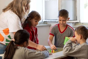 Endividamento das famílias brasileiras bate recorde e reforça importância da educação financeira