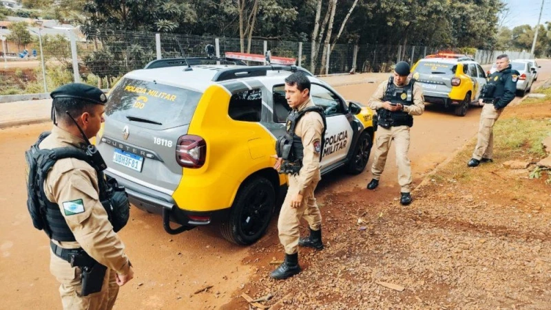 Marido viaja e mulher acorda com vizinho na cama em Cascavel; PM foi acionada!