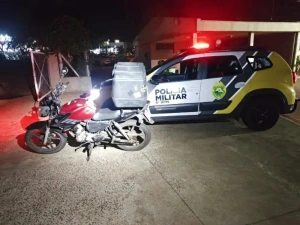 Homem é preso por embriaguez ao volante após transportar criança em motocicleta em Cascavel
