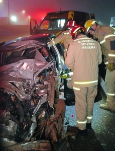 Homem fica gravemente ferido após bater carro na traseira de ônibus na BR-467
