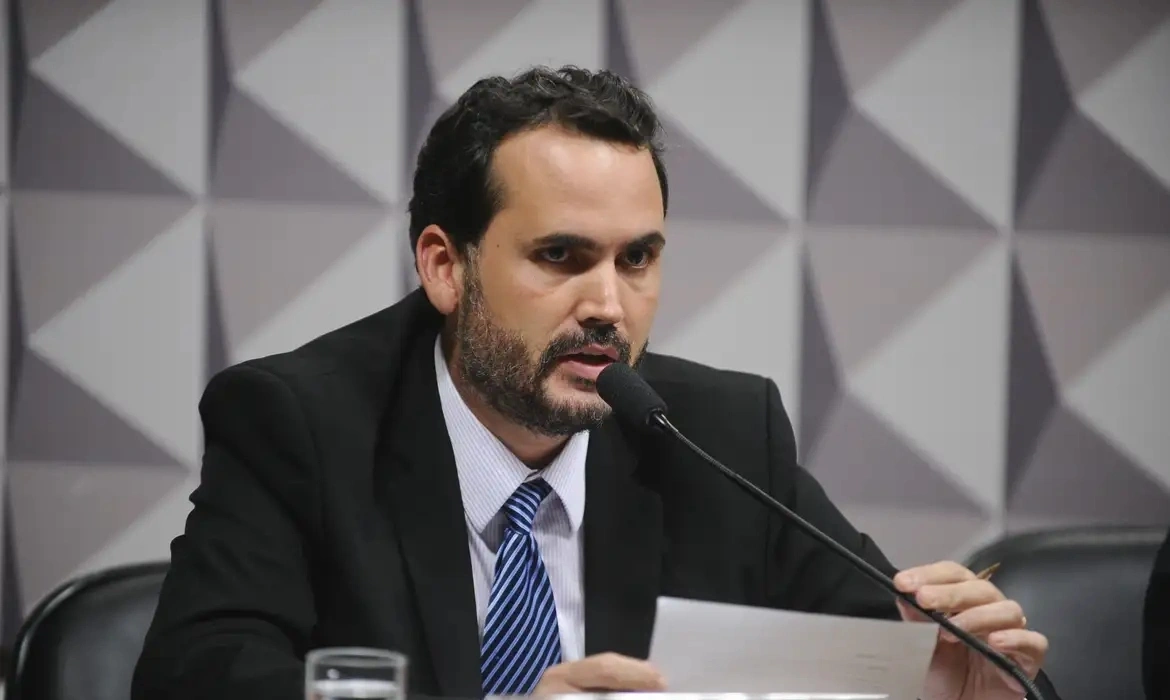 Governo federal avalia aumentar teto do MEI para R$ 140 mil, diz ministro
