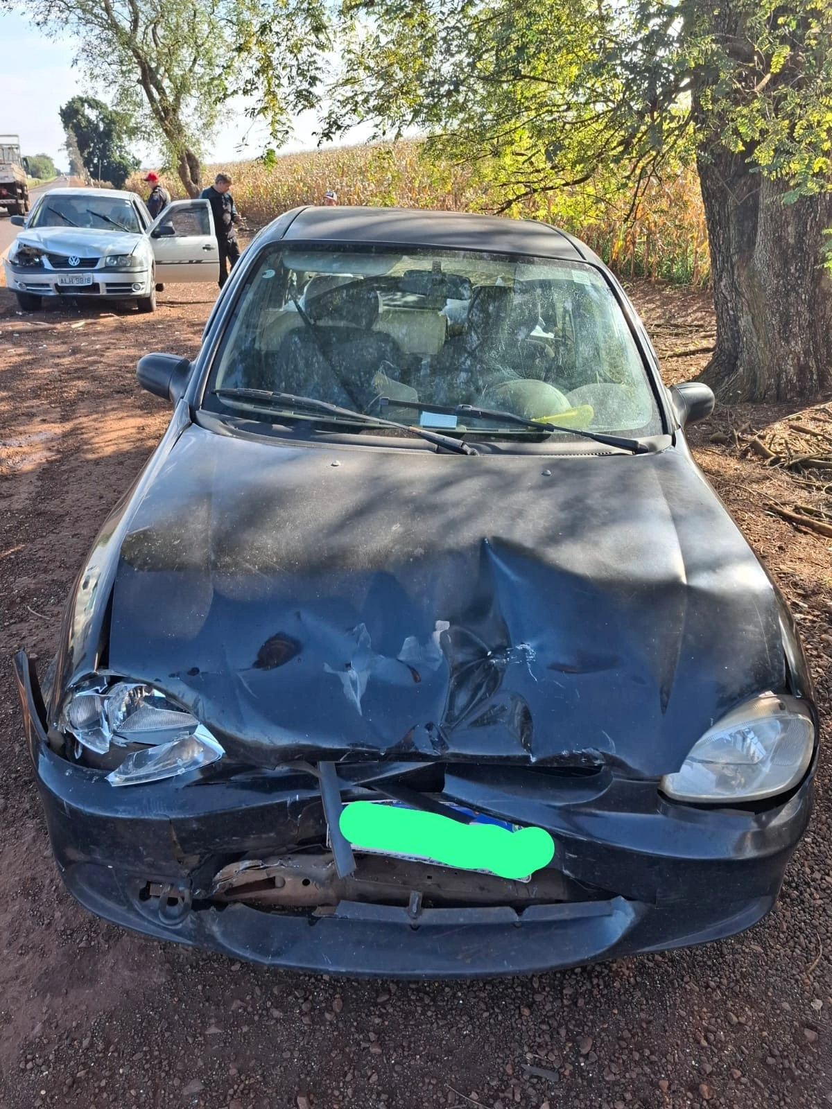Colisão frontal entre Gol e Corsa deixa uma mulher ferida na PR-182, em Maripá