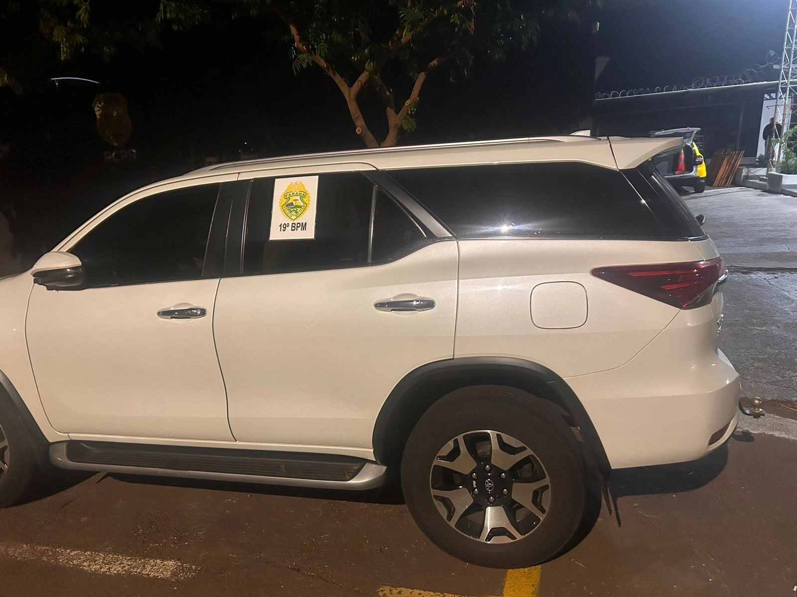 Suspeito com tatuagem da Toyota no rosto é preso após tentativa de furto de Hilux em Toledo