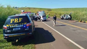 Colisão frontal na BR-369 deixa dois mortos e três feridos graves no Norte do Paraná