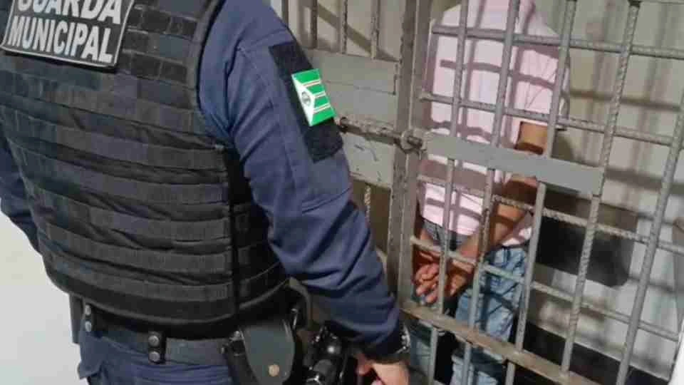 Homem é detido após ameaçar companheira no distrito de Vila Nova, em Toledo