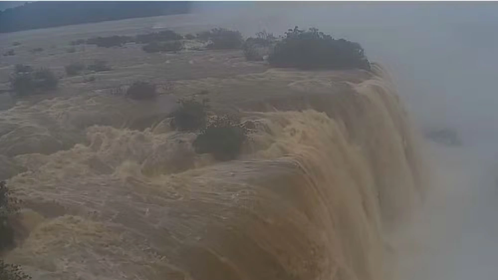 Cataratas do Iguaçu registram vazão quatro vezes maior do que o normal