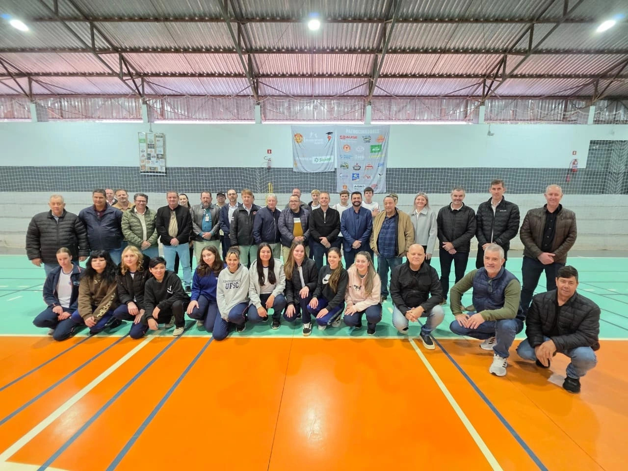 Centro de atividades físicas de Porto Mendes e reforma do ginásio de Iguiporã são entregues oficialmente
