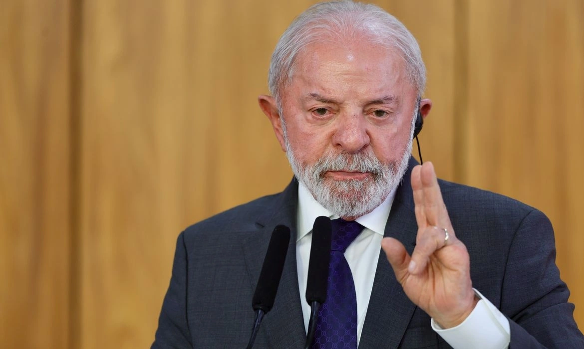 Lula critica lei eleitoral sobre entrega de obras: "Papagaiada"