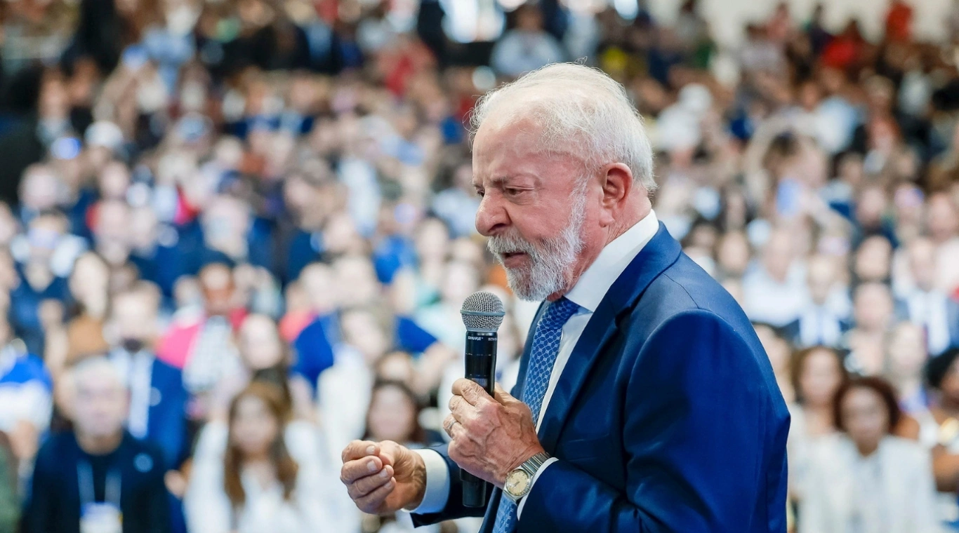 Lula turbina 'pacote de bondades' antes de eleições