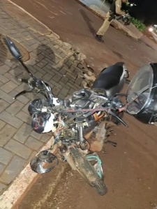 Adolescente de 16 anos fica ferido em acidente entre moto e veículo em Missal