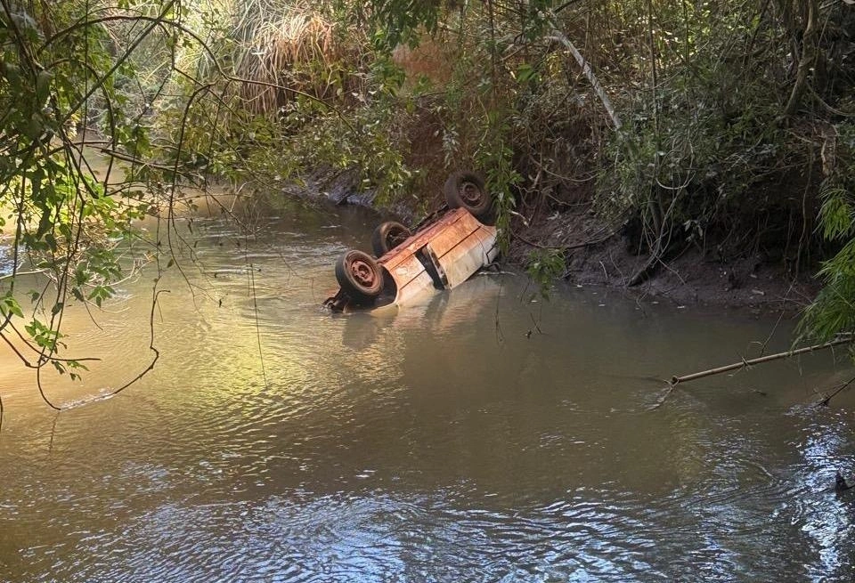 Homem de 59 anos morre após carro cair de ponte em Terra Roxa