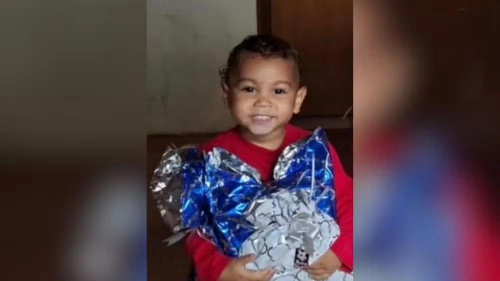 Menino de 3 anos espancado por não dar 'bom dia' ao pai morre no RS