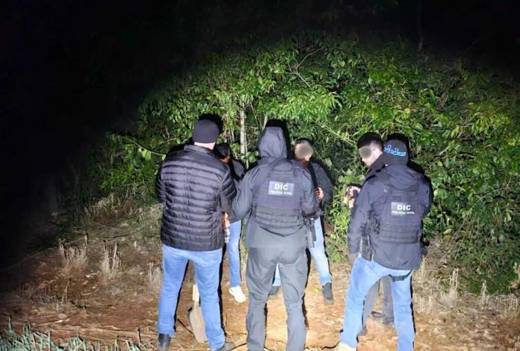 Adolescente sequestrada dentro de casa em SC é encontrada morta em área de mata