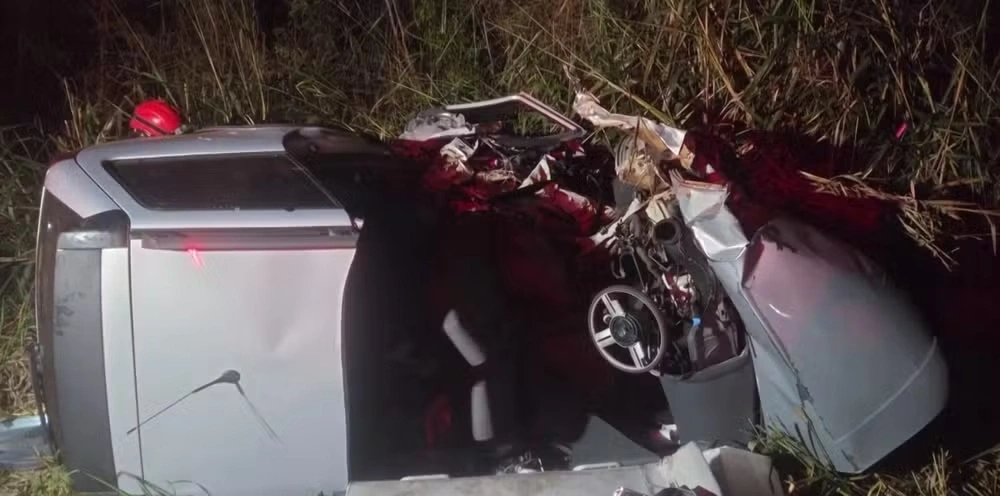 Policial militar morre em acidente entre dois carros em rodovia do Paraná