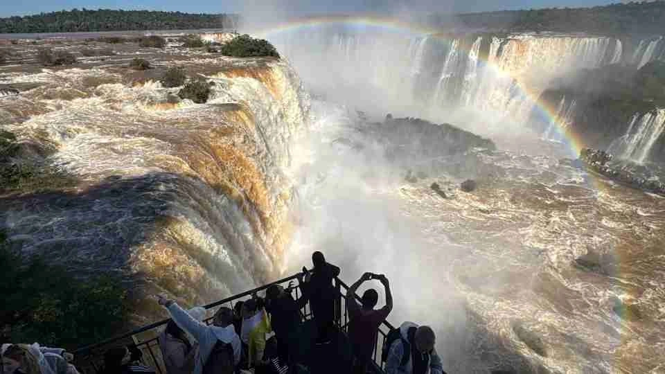 Vazão das Cataratas do Iguaçu atinge 4,9 milhões de litros