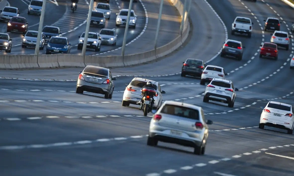 Radar que verifica velocidade média é testado em caráter experimental no Brasil