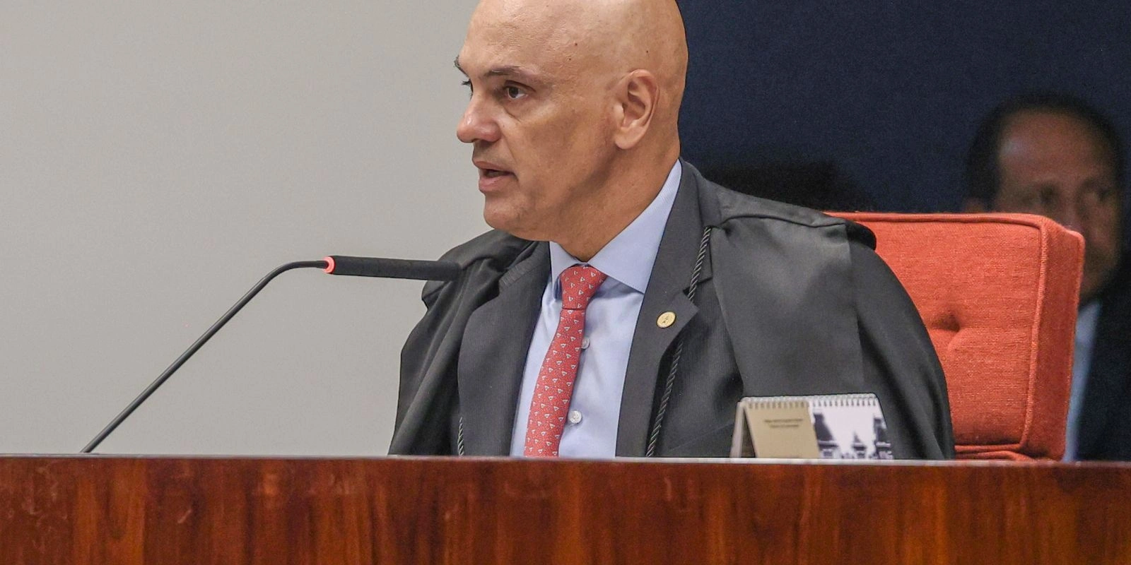 PL pede impeachment de Moraes por veto a visita de Flávio a Bolsonaro