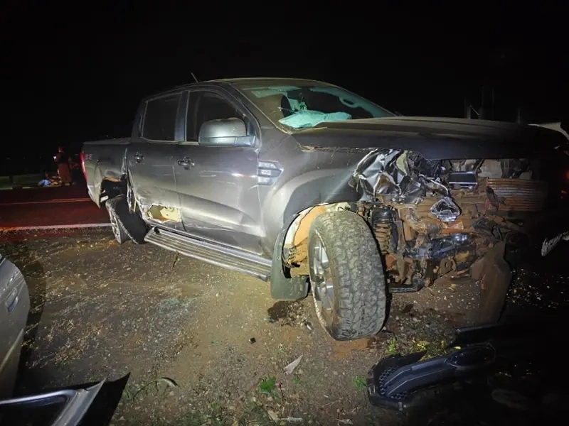 Acidente entre três veículos deixa seis pessoas feridas na PR-497, em Itaipulândia