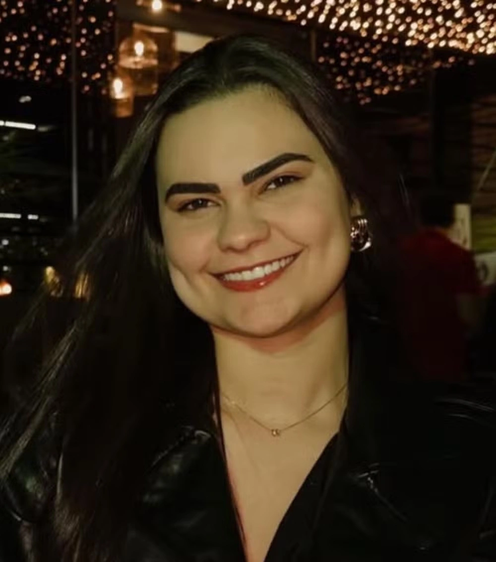 Jovem baleada em atentado no PR perdeu visão de um olho e tem bala alojada nas costelas: 'Por milímetros não aconteceu o pior'