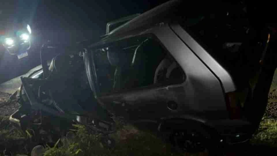 Carro capota várias vezes em acidente na PR-317, em Santa Helena