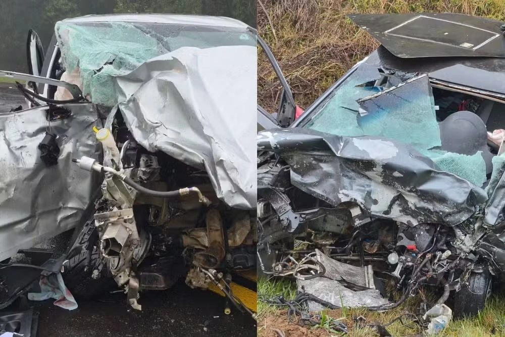 Três pessoas morrem e bebê fica em estado gravíssimo após carros baterem de frente, no PR