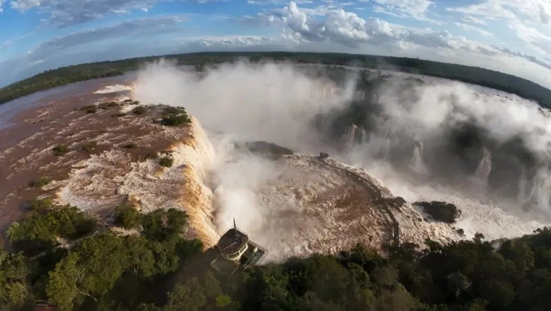 Passarela das Cataratas do Iguaçu é interditada por segurança