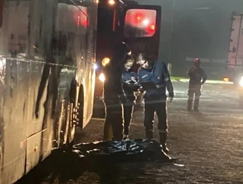 Trabalhador morre esmagado durante manutenção em ônibus na BR-277 em Laranjeiras do Sul