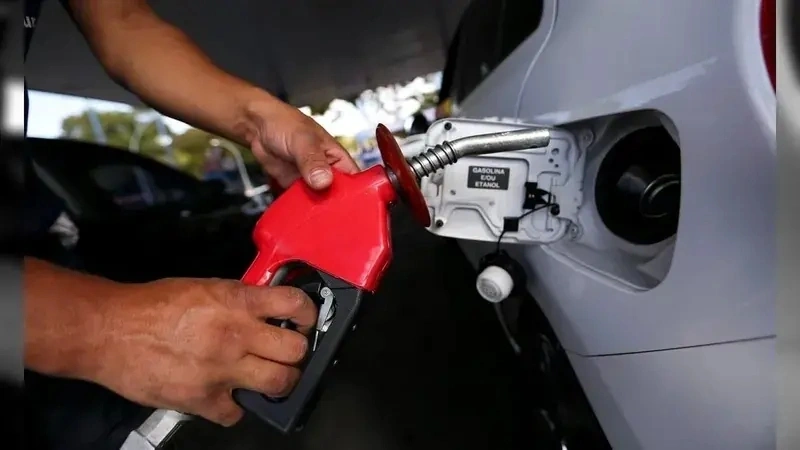 Subsídio de R$ 0,44 por litro da gasolina é prorrogado por 30 dias