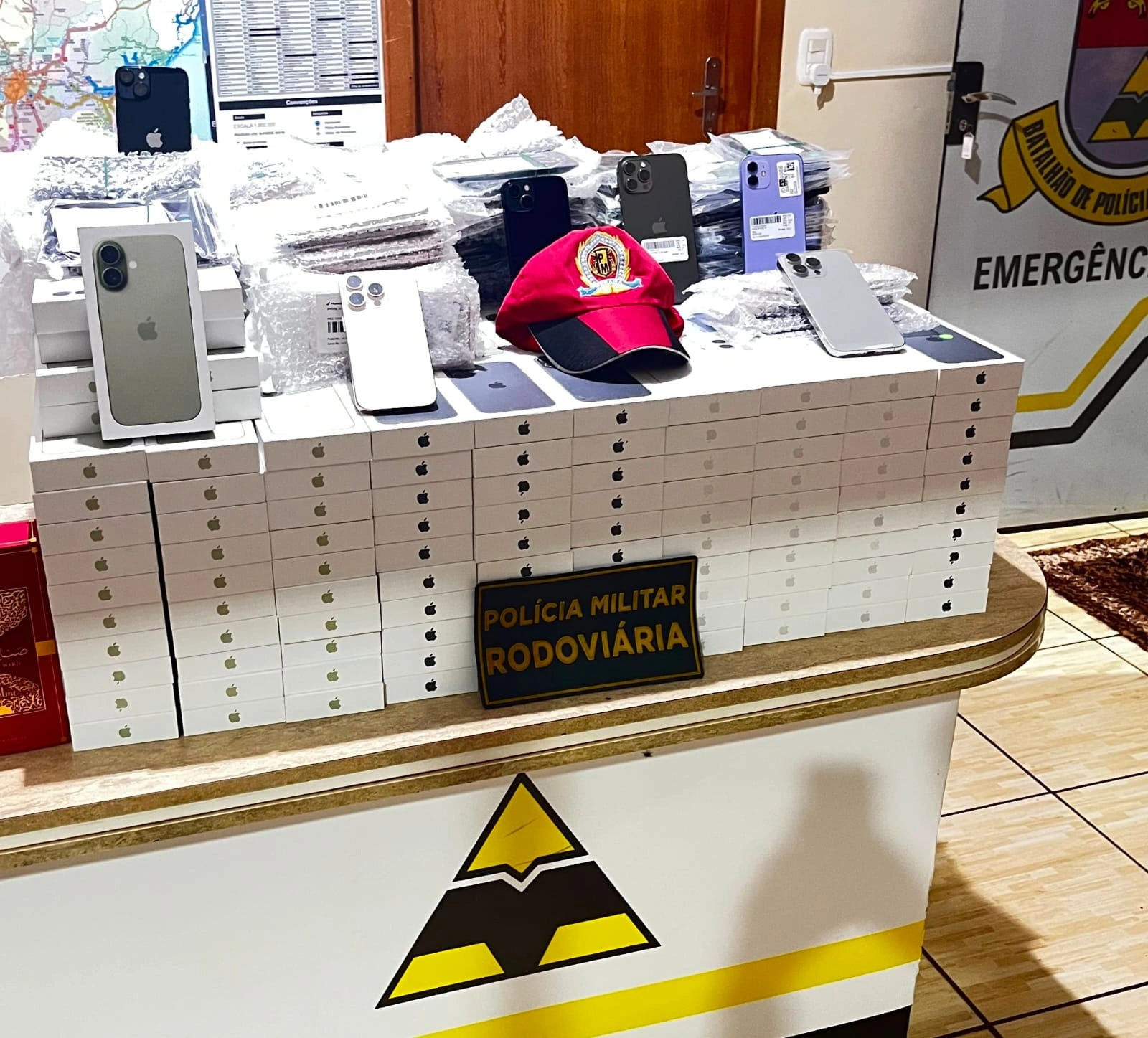 Polícia Rodoviária apreende carga com 480 iPhones avaliada em R$ 3 milhões em Nova Santa Rosa