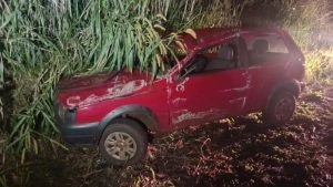 Motorista fica ferido em capotamento na estrada de Vila Nova, em Toledo