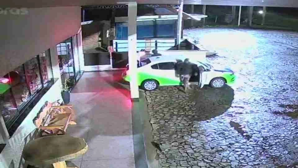 Com carro oficial da Saúde, dupla furta dinheiro e bebidas de restaurante em Matelândia