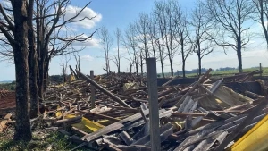 'Perdi o trabalho de uma vida': tornado no RS destruiu propriedade rural