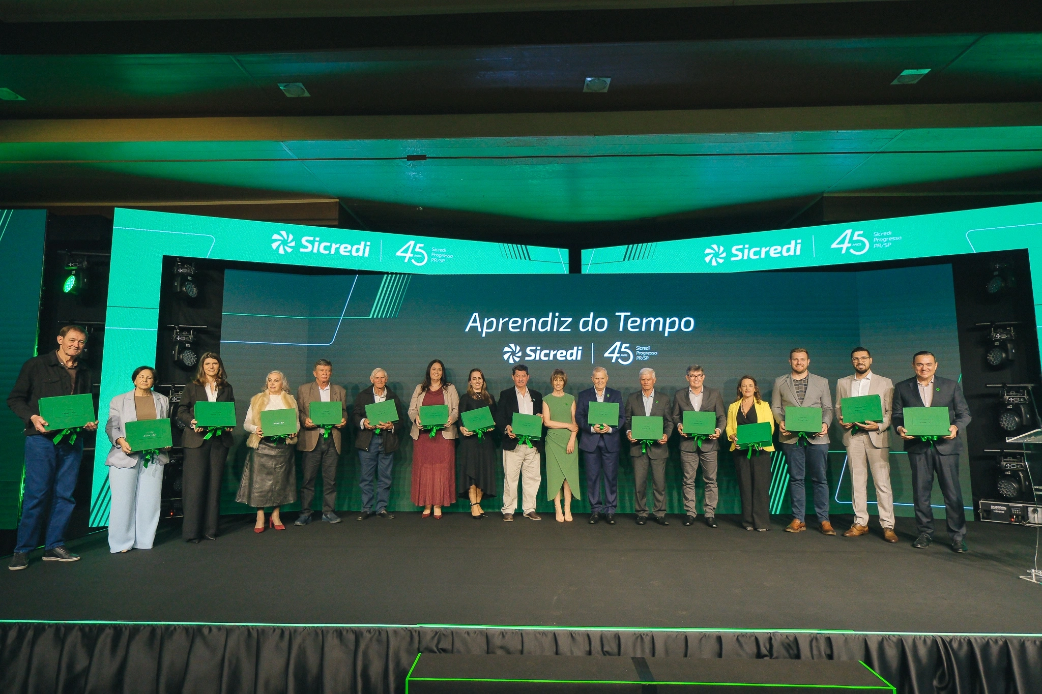 6a88c6168b020-Personagensdolivroposamparafotooficial