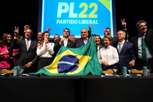 Flávio Bolsonaro  anuncia Alfredo Gaspar como vice em chapa pura à Presidência