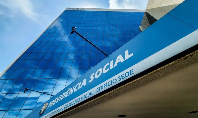 Fila do INSS pode ser zerada até outubro, afirma ministro da Previdência