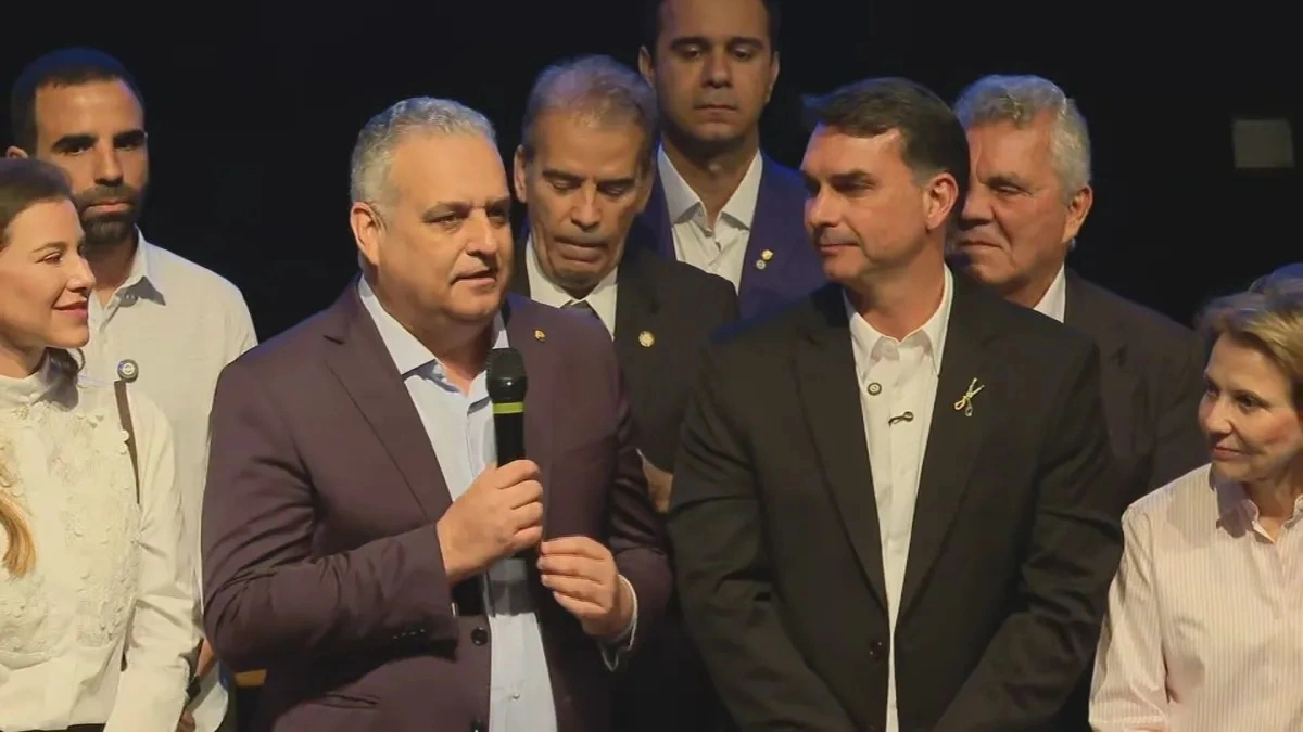 Com Gaspar na vice, Flávio reforça discurso anticorrupção e mira Lulinha