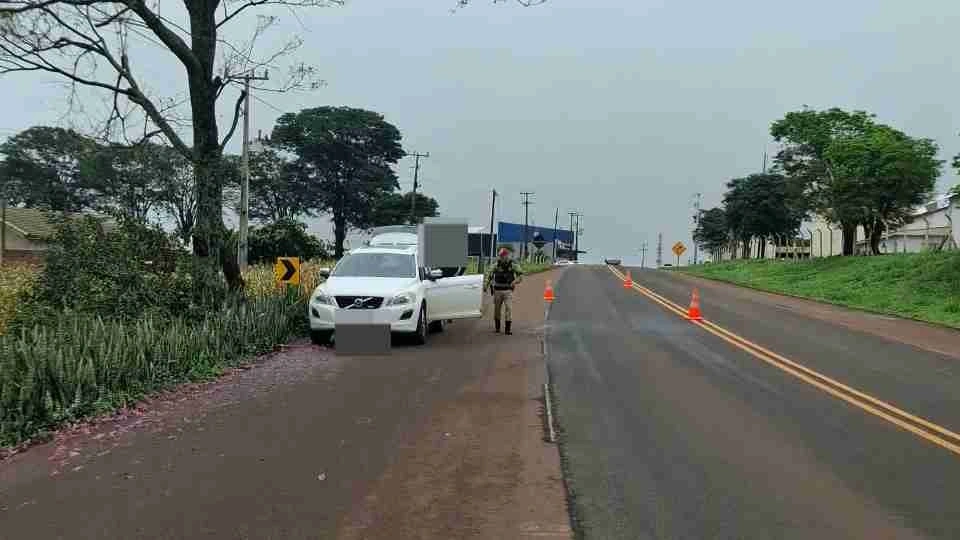 Volvo com mais de R$ 46 mil em débitos é apreendido na PR-239