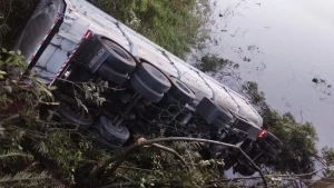 Corpo de motorista de caminhão que caiu em represa no Paraná é encontrado