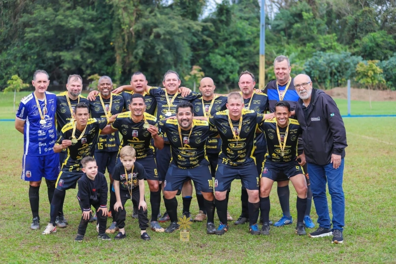 Nova Santa Rosa conquista título da fase macrorregional do Paraná Bom de Bola no Sub-40