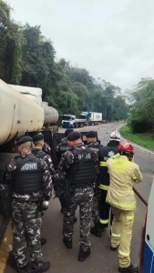 Acidente entre caminhões na BR-277 provoca tensão em área indígena