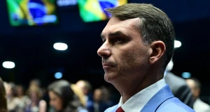 TSE restabelece filiação de Flávio ao PL e libera registro de candidatura
